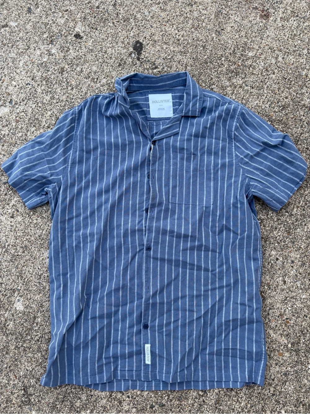 Hollister Men's Navy Blue Vertical-Stripe Short-Sleeve Button-Up